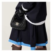 ⁦Wander matelassé nappa leather hobo bag⁩ – תמונה ⁦2⁩