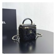 ⁦Lambskin Mini crossbody bag⁩ – תמונה ⁦2⁩