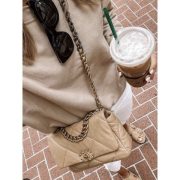 ⁦CHANEL 19 SMALL⁩ – תמונה ⁦3⁩