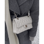 ⁦Medium Classic Double Flap Bag Caviar Skin⁩ – תמונה ⁦2⁩
