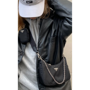 ⁦Prada Re-Edition 2005 Re-Nylon bag⁩ – תמונה ⁦7⁩