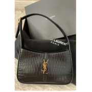 ⁦LE 5 À 7 HOBO Hand BAG⁩ – תמונה ⁦4⁩