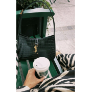 ⁦LE 5 À 7 HOBO Hand BAG⁩ – תמונה ⁦6⁩