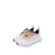 ⁦On Running x Loewe – Tan & White⁩ – תמונה ⁦3⁩
