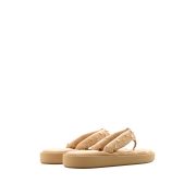 ⁦Charms Thong Sandals – Beige⁩ – תמונה ⁦5⁩