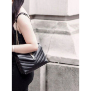 ⁦LOULOU MEDIUM CHAIN BAG⁩ – תמונה ⁦3⁩