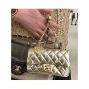 ⁦CHANEL Matelasse bag charm⁩ – תמונה ⁦2⁩