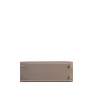 ⁦Kelly 25 Epsom Etoupe Gold Hardware⁩ – תמונה ⁦5⁩