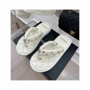 ⁦Charms Thong Sandals – White⁩ – תמונה ⁦2⁩