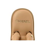 ⁦Charms Thong Sandals – Beige⁩ – תמונה ⁦3⁩