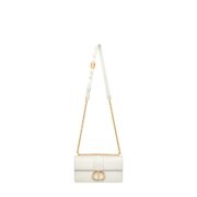 ⁦Montaigne East-West Bag with Chain 30⁩ – תמונה ⁦5⁩