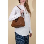 ⁦HERMÈS Lindy 26 shoulder bag⁩ – תמונה ⁦2⁩