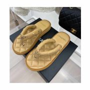 ⁦Charms Thong Sandals – Beige⁩ – תמונה ⁦2⁩