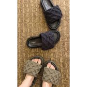 ⁦Pool Pillow Flat Comfort Mule⁩ – תמונה ⁦5⁩