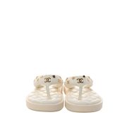 ⁦Charms Thong Sandals – White⁩ – תמונה ⁦4⁩