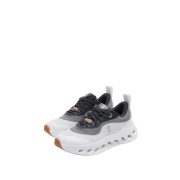 ⁦On Running x Loewe – Black & White⁩ – תמונה ⁦3⁩